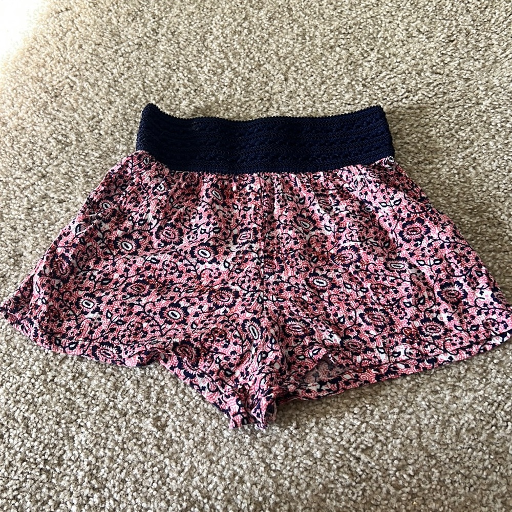 Joe B brand juniors size xs floral patterned pocket shorts w/ crotchet waist